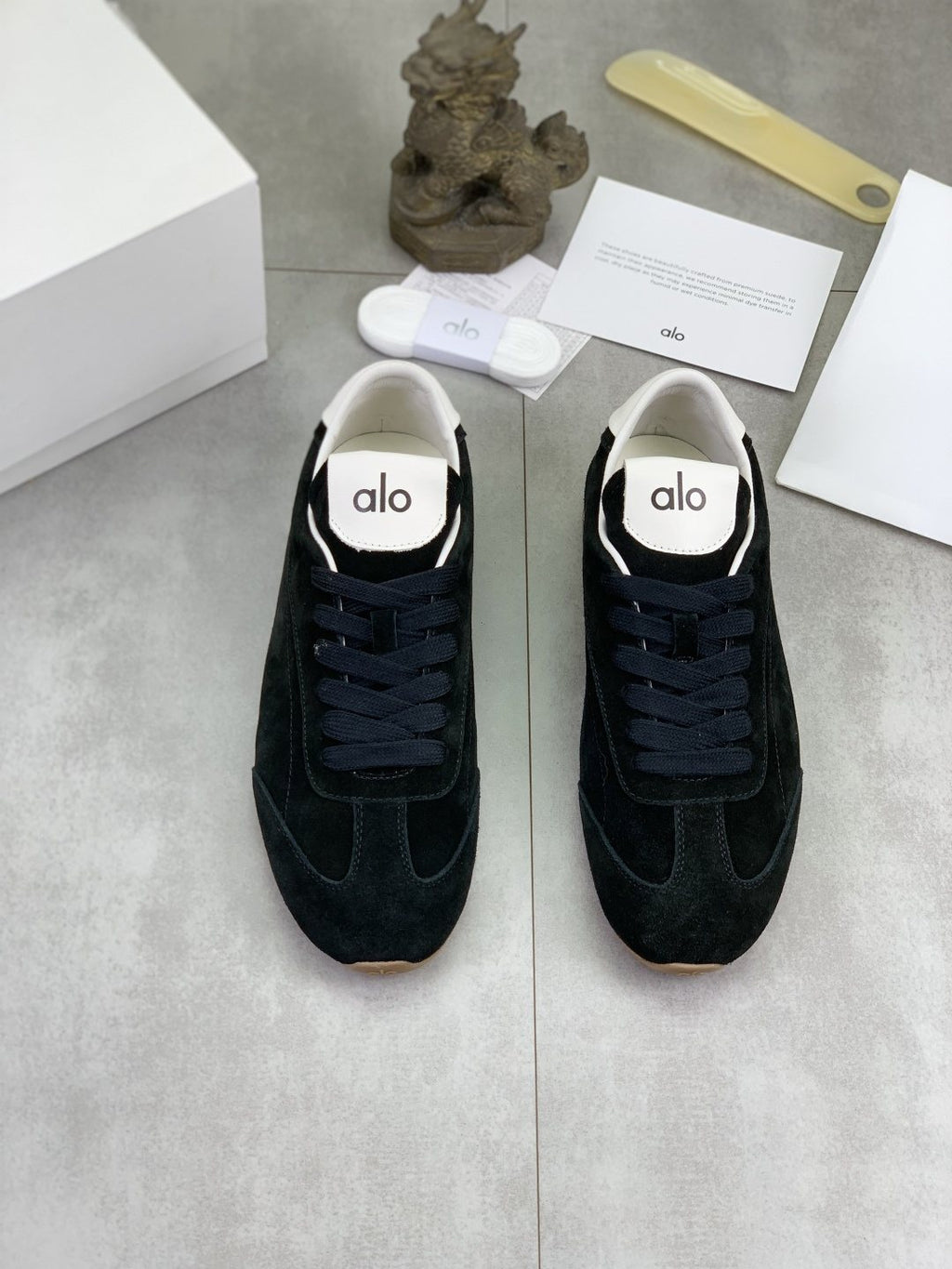 Alo Gum Sole Low-Top Sneakers